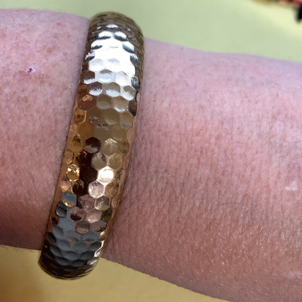 Beautiful gold tone bracelet